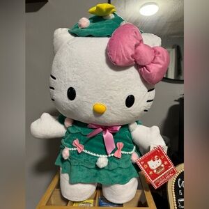 Hello kitty christmas greeter